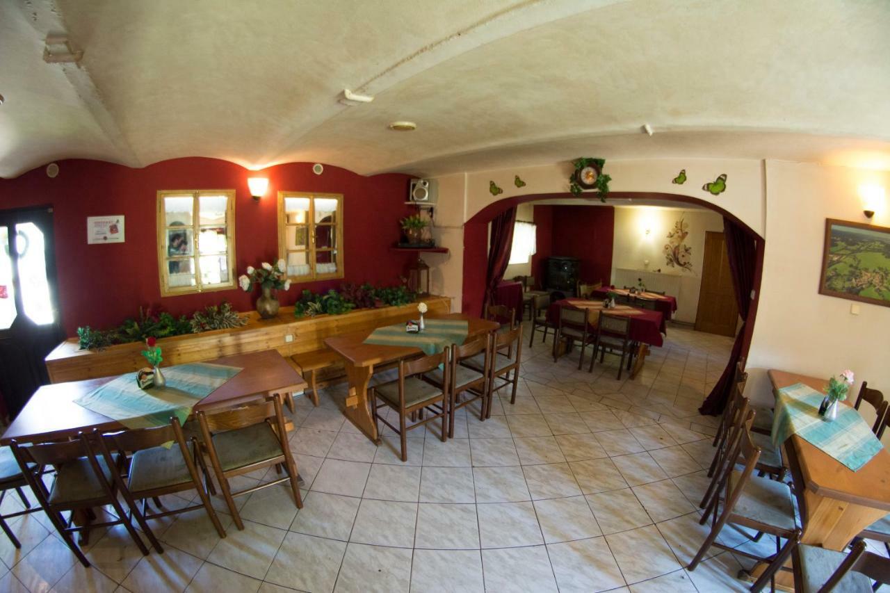 Penzion Kamenny Dvur Vimperk Exterior foto